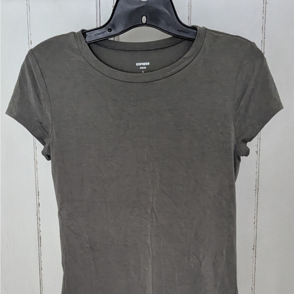 Express Women's grayish colored Short Sleeve Tee
